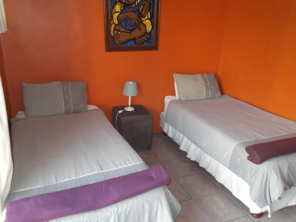 Jungle Monkey Backpackers Hostel Port Saint Johnʼs Exterior foto